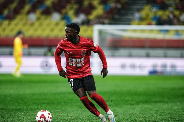 辉煌国际 卡隆能否留下？暂且不说玻璃人属性，与韦世豪相比没有优势